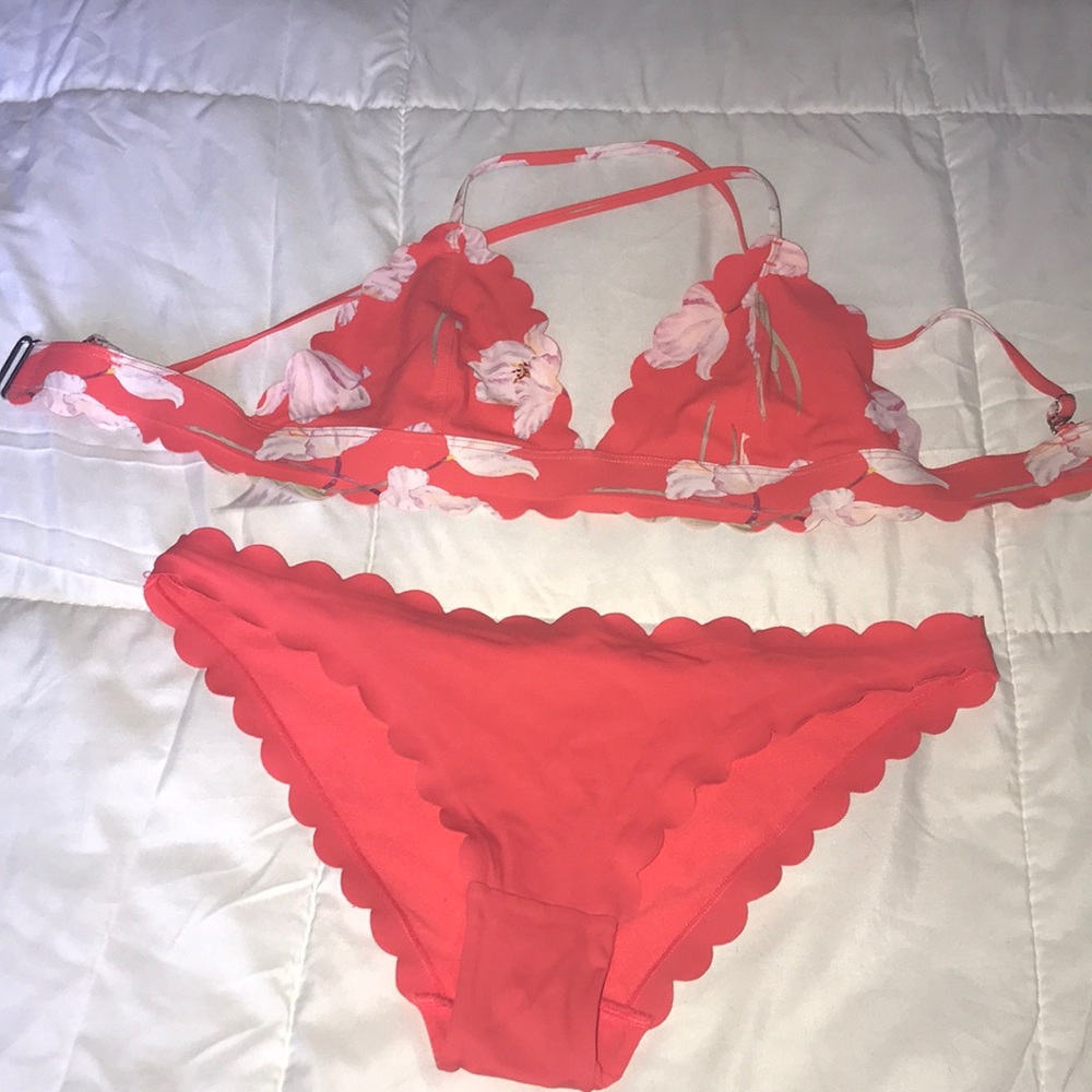 Bikini Full Set! Size 6 but it fits like a small